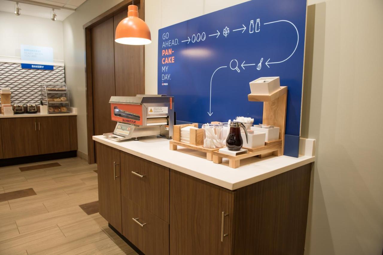 Holiday Inn Express & Suites - Dayton Southwest By Ihg Luaran gambar