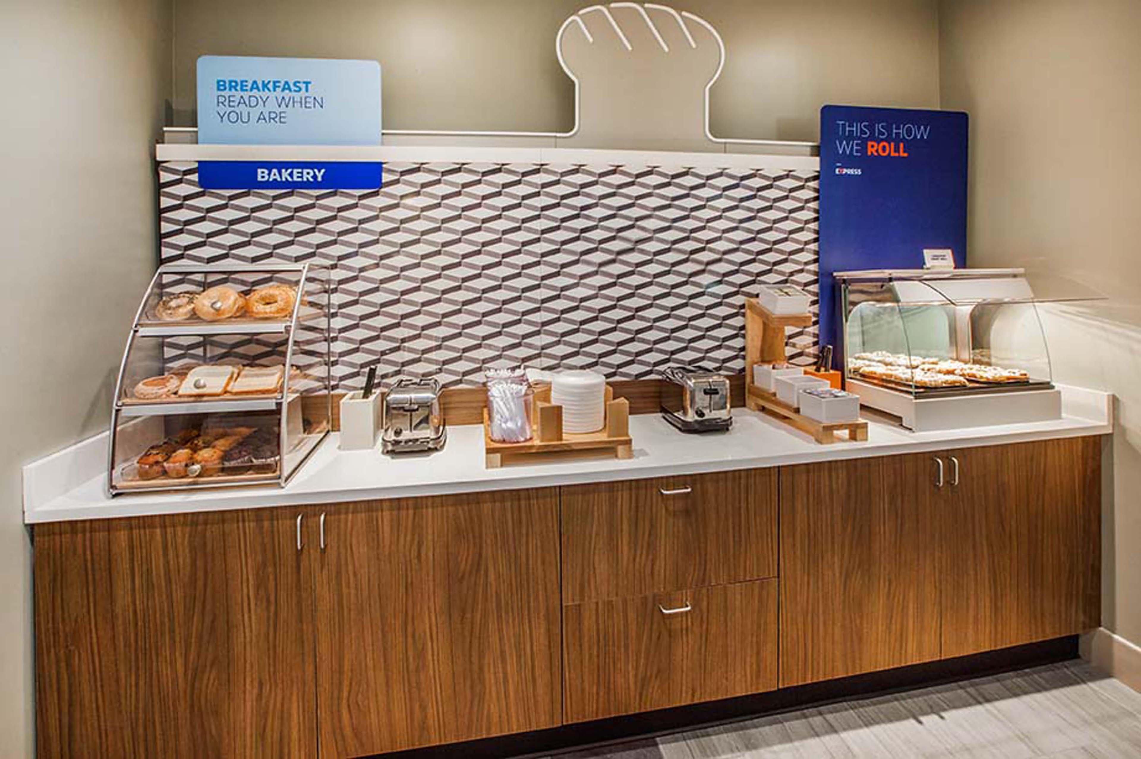 Holiday Inn Express & Suites - Dayton Southwest By Ihg Luaran gambar